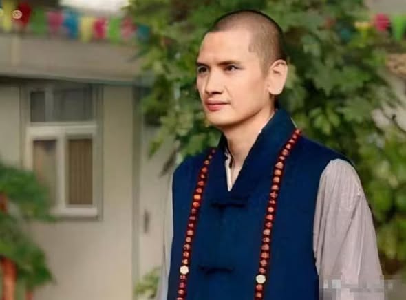 29歲棄鐵飯碗出家為僧！因長得帥被「富婆贈1600萬豪車倒追」44歲近況曝光驚呆網：根本真佛轉世